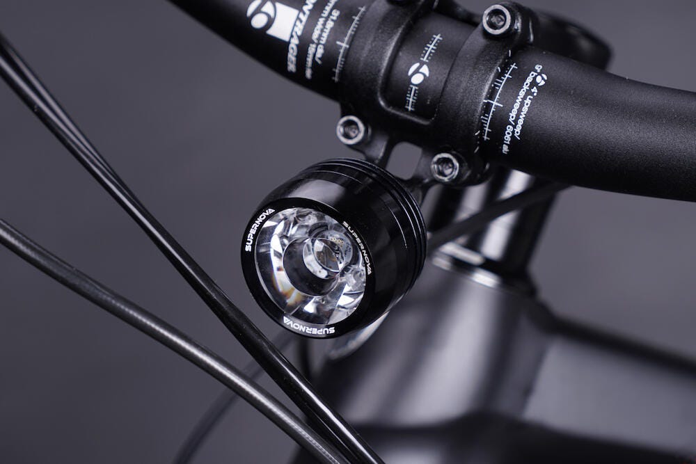 Supernova mini outlet 2 front light