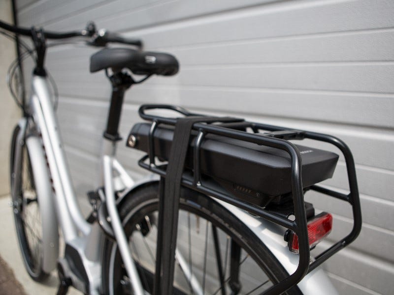 Pile de vélo électrique montée à l'arrière